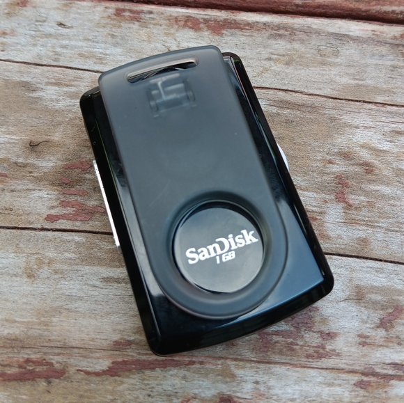 Sansa Clip 1GB - PARTS ONLY - Internal Battery is dead. - Clip is in great shape - Picture 3 of 6